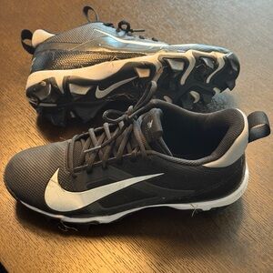 Nike Men's Black and White Football Cleats